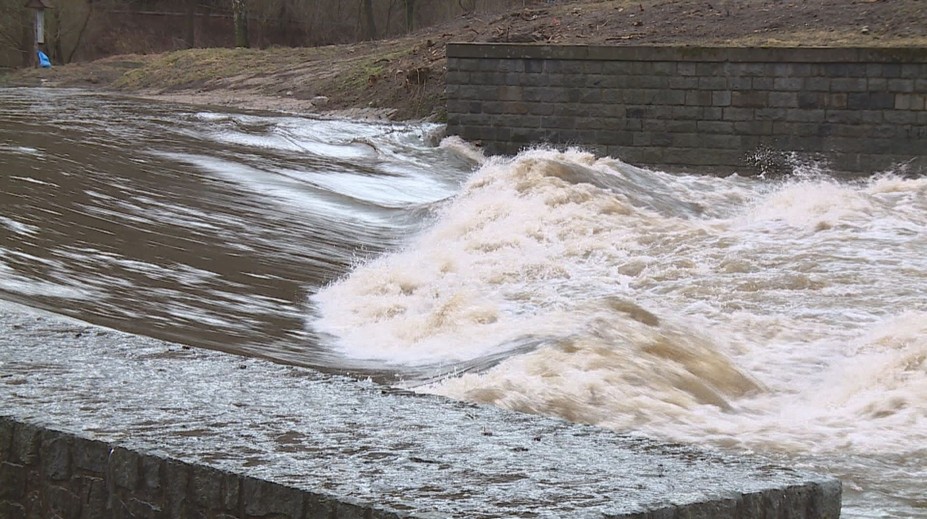 Hladiny řek stoupají, hrozí povodně. ČHMÚ vydal výstrahu pro sedm krajů
