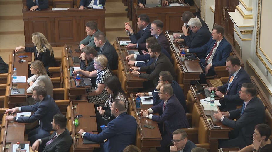 Vládní koalice slíbila opozici funkce ve výborech. Všechny kandidáty však odmítá