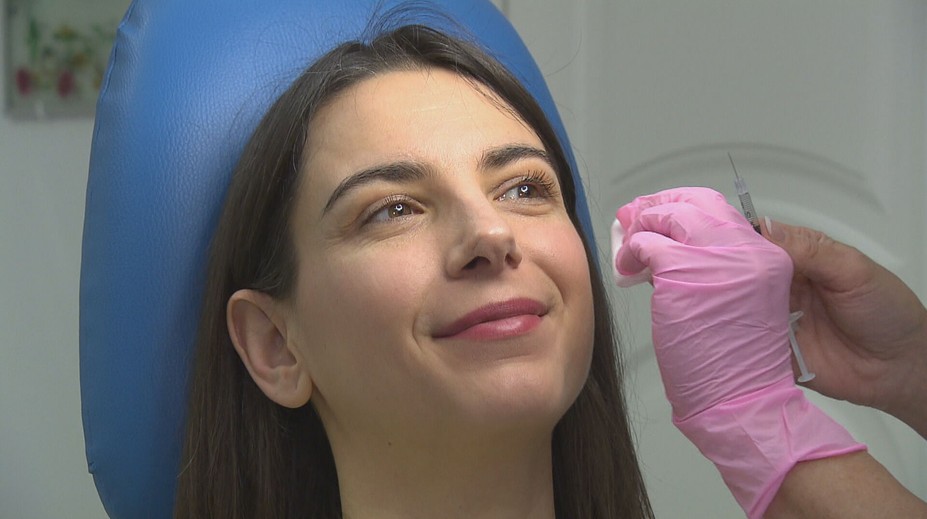 Záněty i deformace obličeje. Neodborné estetické zákroky má zatrhnout novela