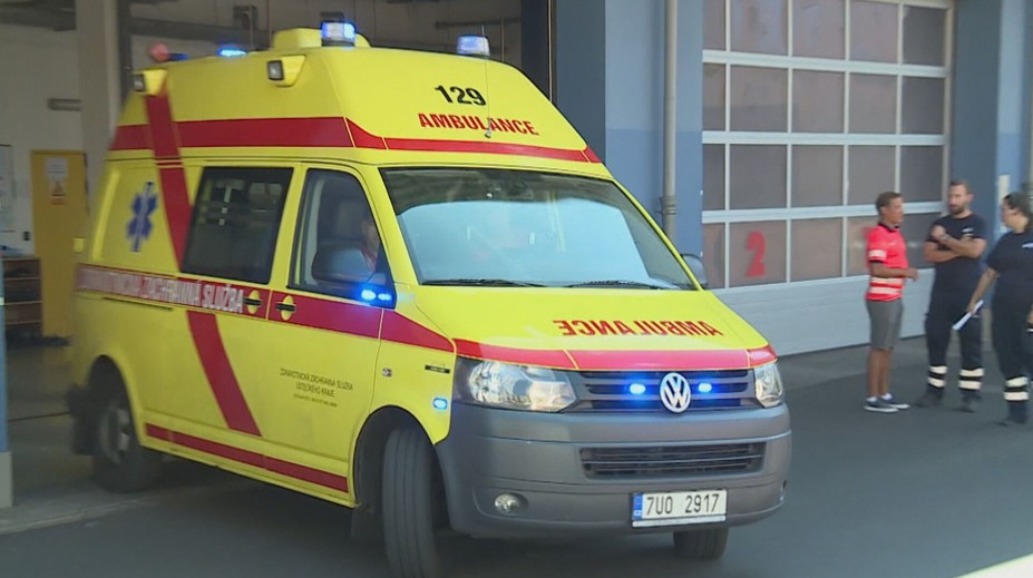 Policie chytla řidiče, který ohrozil sanitku. Děje se to často, tvrdí záchranáři