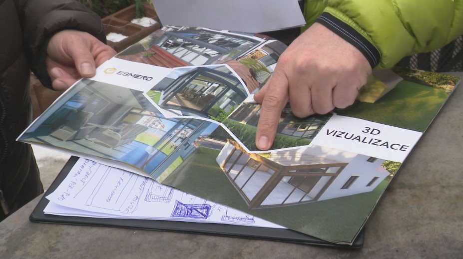 Firma slíbila zimní zahrady, potom ale zkrachovala. Lidem zbyly oči pro pláč