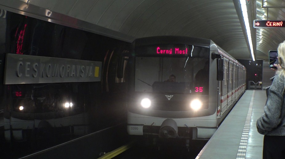 Stanice metra Českomoravská je opět otevřená. Její oprava trvala přes rok