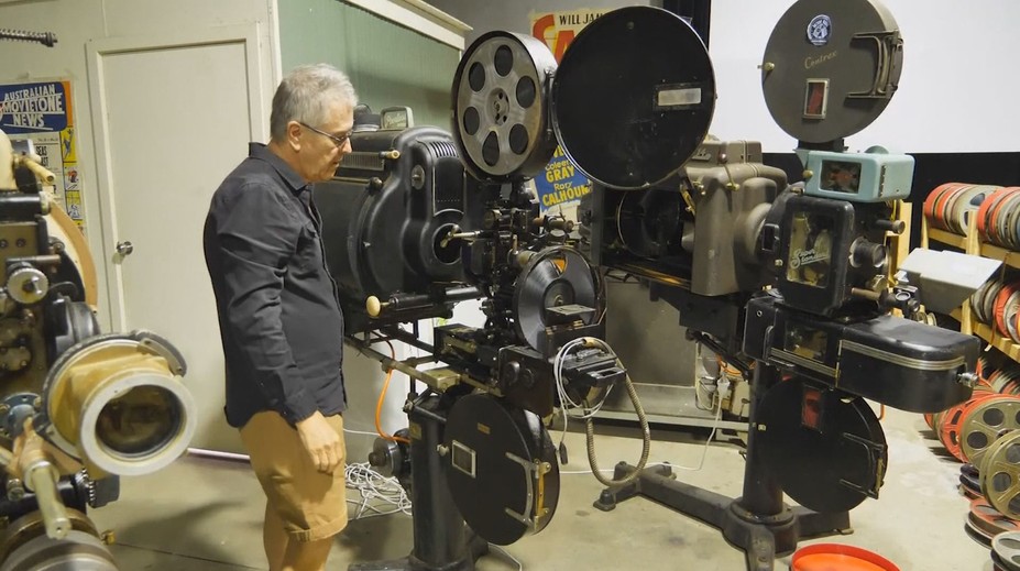 Návrat k němým filmům. Nadšenec přivedl zpět k životu sbírku retro projektorů