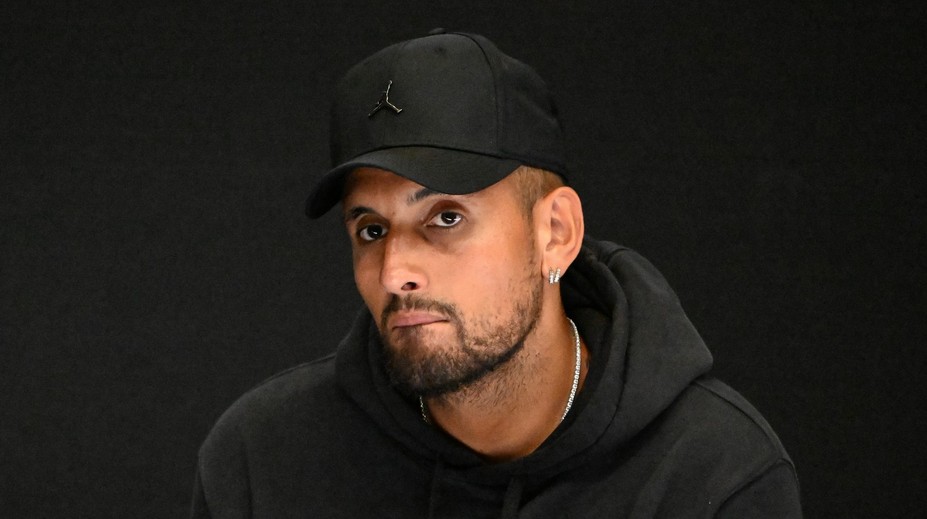 Kyrgios na fotce ukázal, proč se odhlásil z AO. Zdravotní trable má i Djokovič