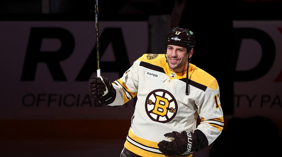 Ve 37 letech snaha o návrat do NHL. Legenda Bostonu podepsala zkušební kontrakt