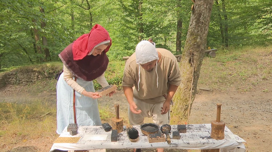 Hrad Zlenice se vrátil do minulosti. Ožil řemesly i staročeskou kuchyní