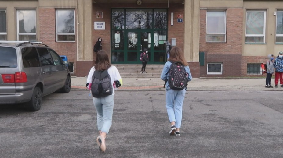 Rotační výuka na ZŠ brzy skončí. Podívejte se, kdy se začnou děti učit normálně
