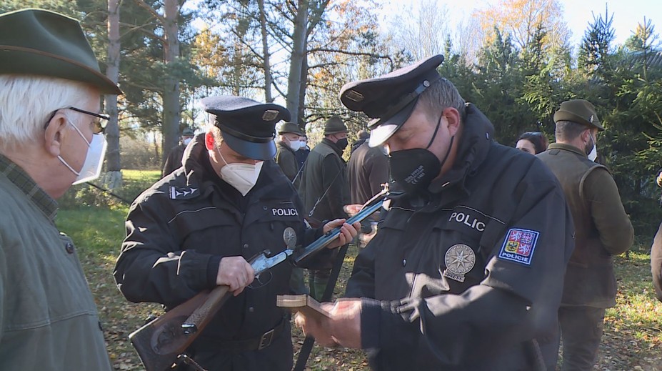 Lovecká sezóna je v plném proudu. Pohotovost mají i policisté