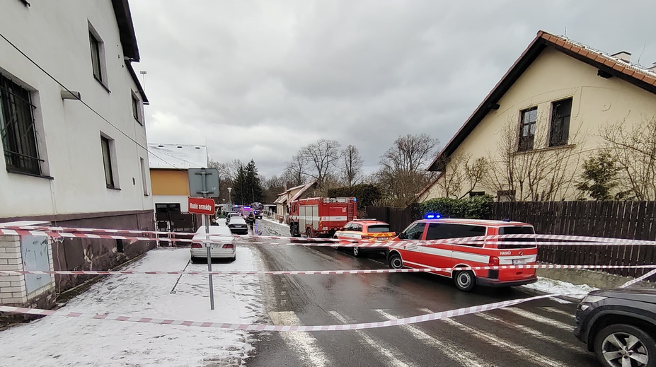 Ve Strančicích u Prahy výbuch poničil dům. Příčina exploze je záhadou
