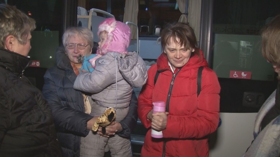 Volyňské Čechy na Ukrajině ohrožují bomby. Část lidí evakuovali do Česka