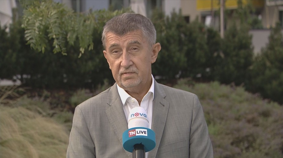Babiš si měl poslat přes daňové ráje stamiliony. Nakoupil za ně luxusní sídla