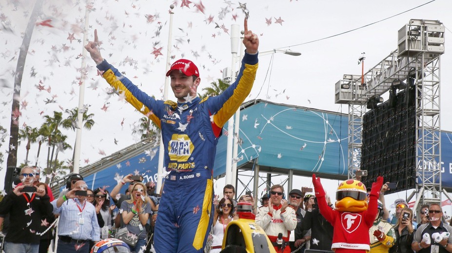 Rossi neměl soupeře. Bourdais předvedl supermanévr! VIDEO