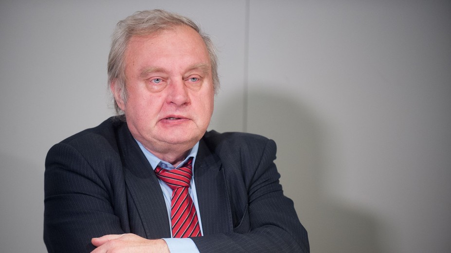 Zemřel údajný dědic miliard ve Švýcarsku. Ransdorfa kvůli němu zatkli