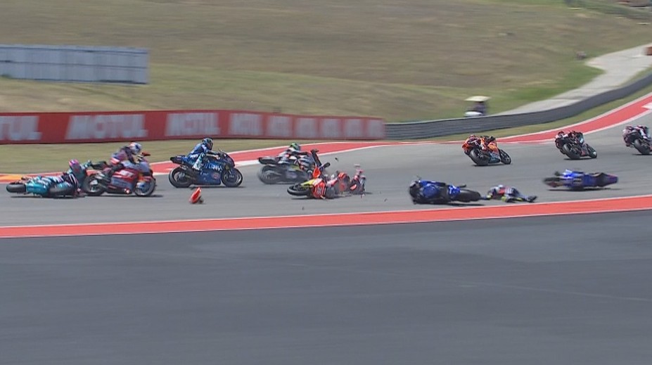 Strašidelná nehoda v Moto2. Salač utrpěl obrovskou ránu zezadu