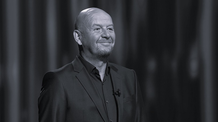 Herec David Suchařípa neunesl smrt kamaráda. Po smrti Pavla Nečase se stáhl