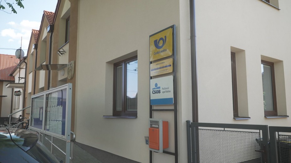 Policie pátrá po lupiči z pošty. Z pobočky odešel s prázdnou