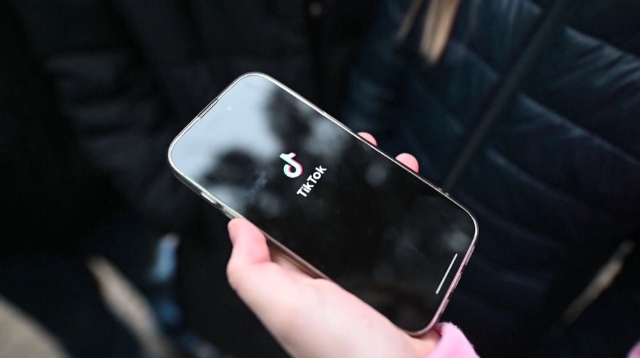 Polsko chce zakázat dětem sociální sítě. Podobný scénář hrozí i v Česku