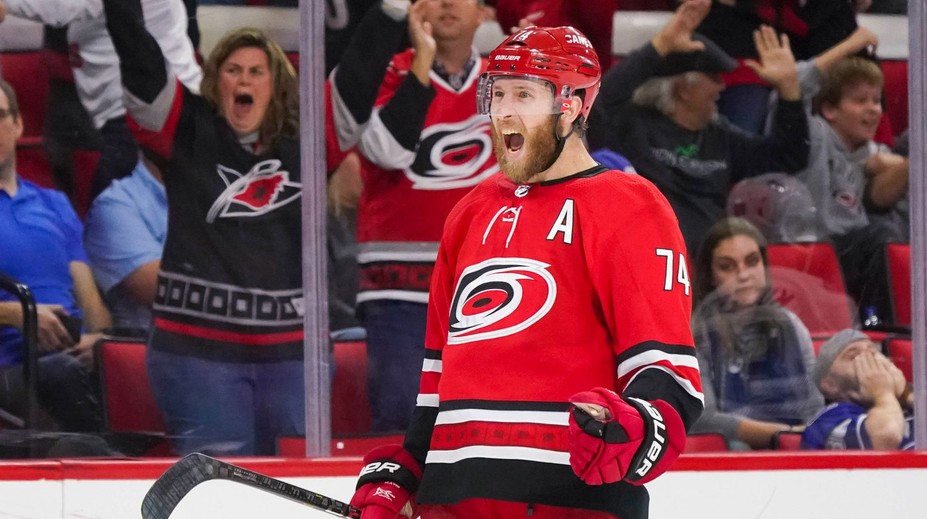Trofej pro gentlemana NHL získal výjimečně obránce, neměl konkurenci