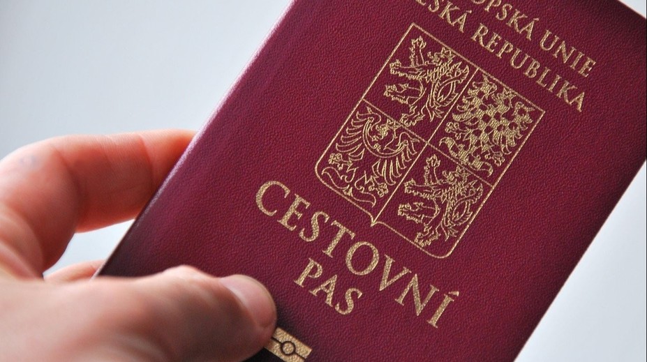 Padělaných dokladů v Česku prudce přibývá. Jsou za tím mezinárodní gangy