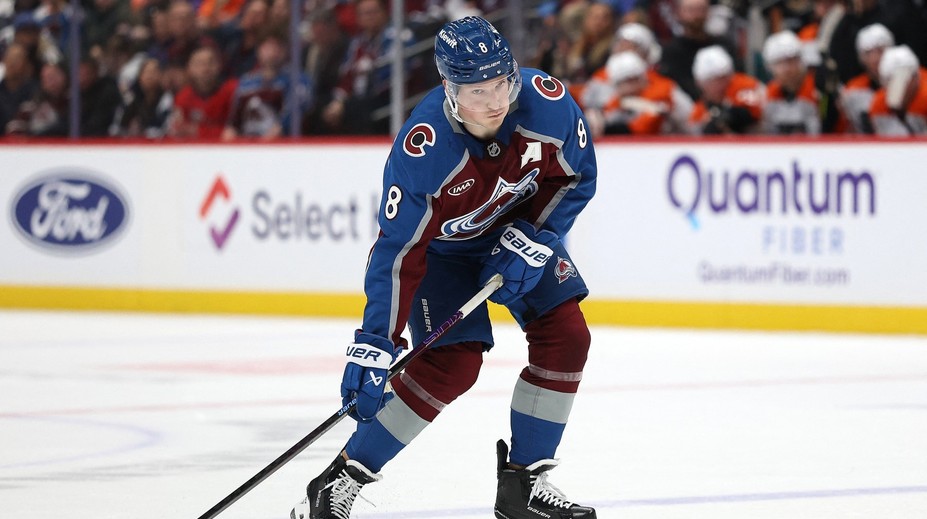 Těžko najít lepšího hráče v lize, říká lídr bodování NHL o šestibodovém Makarovi