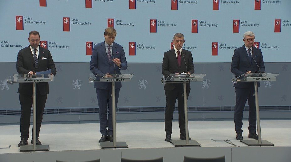 Držení HHC bude trestné. Vláda chce lidem také zakázat drahé půjčky