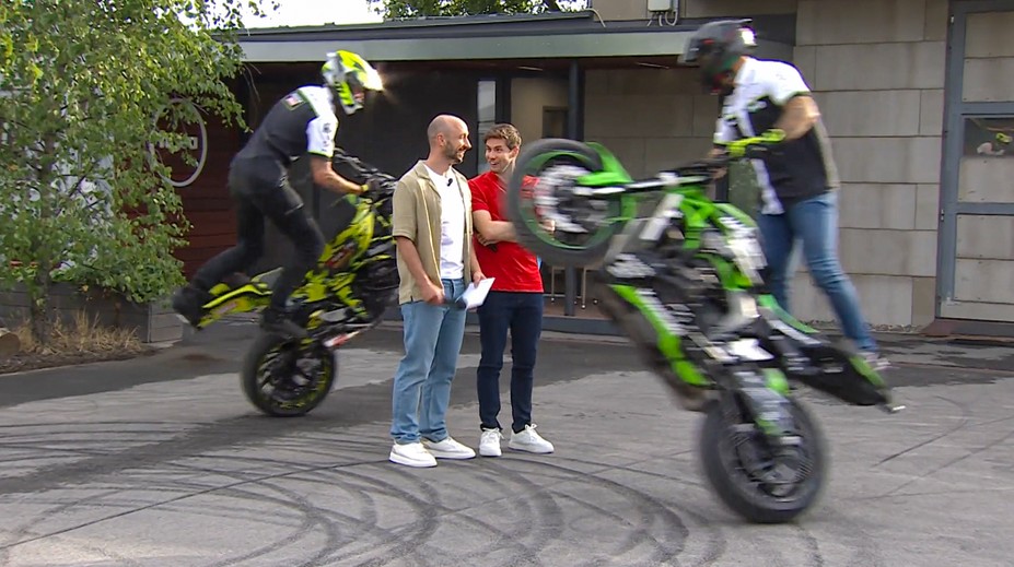 VIDEO: Takhle se jezdí ve stylu. Kaskadéři předvedli ostrý "balet na motorce"