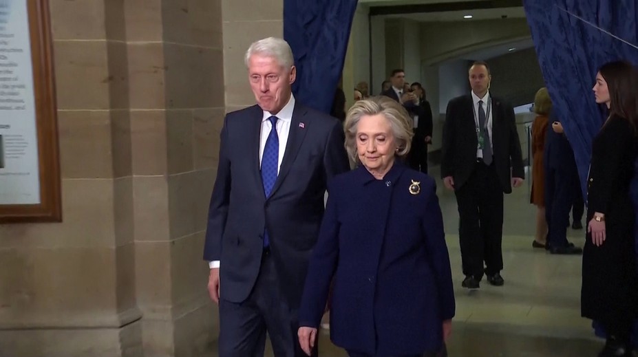 Hillary Clinton đã ra làm chứng