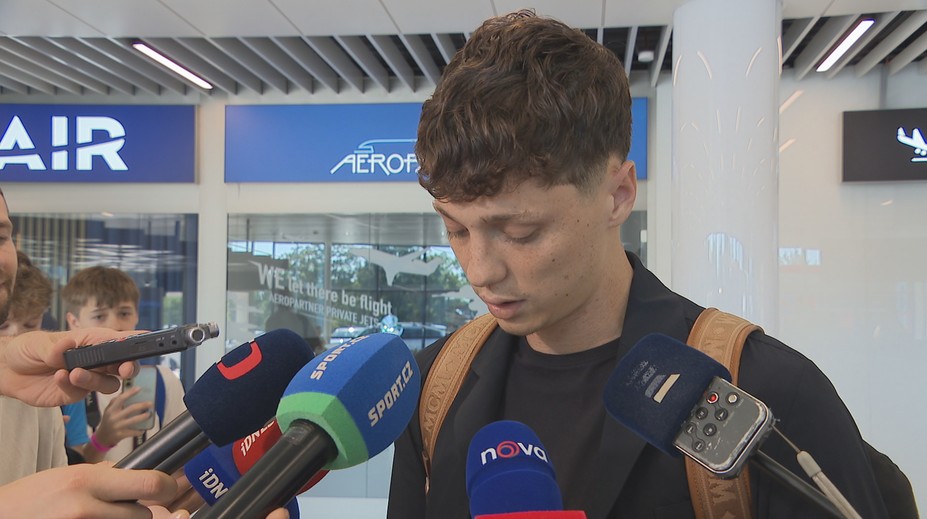Místo odpovědí čtený text: Když se mlčí, tak se souhlasí. Krejčí chce změny