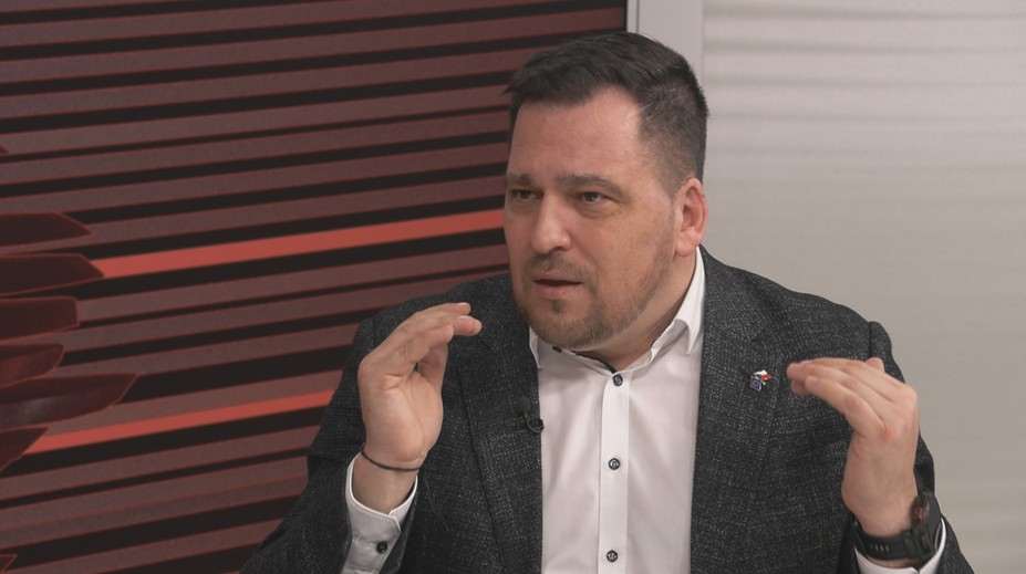 Zdechovský to už nevydržel. Ať si Babiš a Schillerová vyndají hlavy ze zadku, řekl