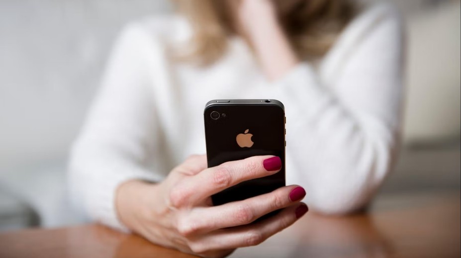 Levné mobily, tablety nebo sluchátka: Stát rozprodává zabavenou elektroniku