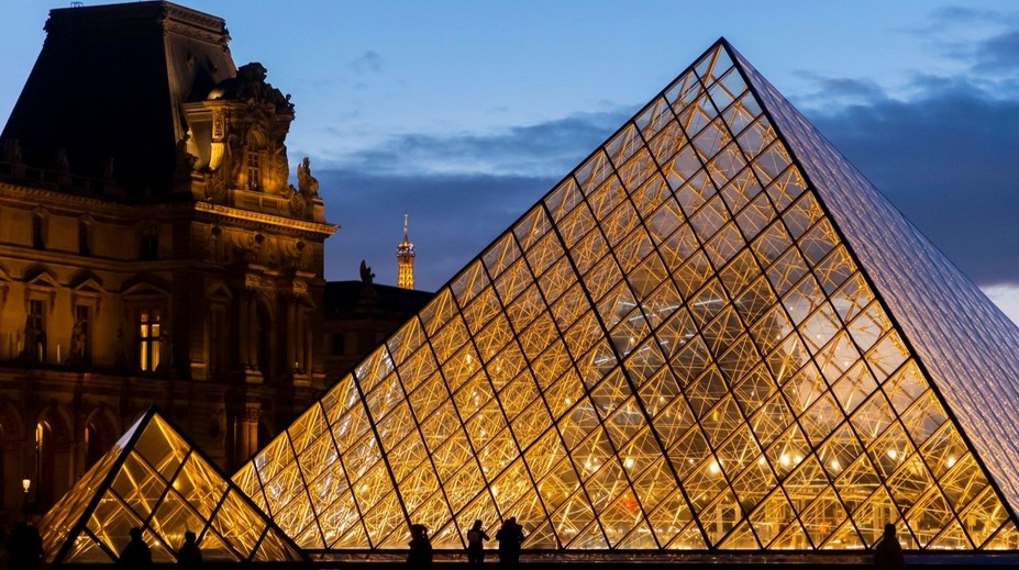 Další rána pro Louvre. Masivní únik vody poškodil egyptské sbírky