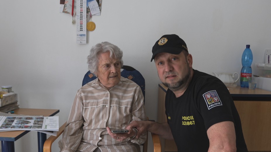 Falešní vnuci nebo kurýři. Senioři se školili, jak nenaletět kyberpodvodníkům