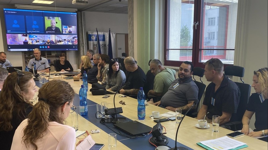 Romové a Ukrajinci se sešli s policií kvůli smrti mladíka. Vše prý zhoršily dezinformace