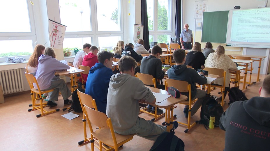 Na střední školy se hlásí silný ročník Husákových vnoučat. Kapacity ale stále chybí