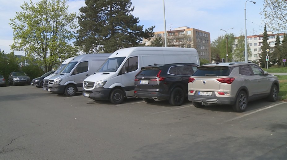 Zlín si posvítil na velká vozidla. Na sídlišti už nezaparkují