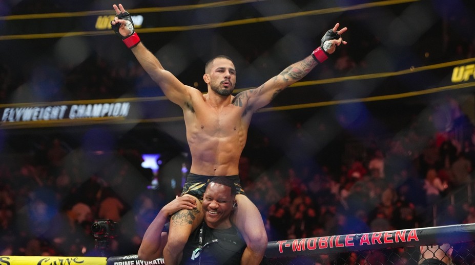 UFC 310: Pantoja rychle porazil debutanta a potřetí obhájil titul