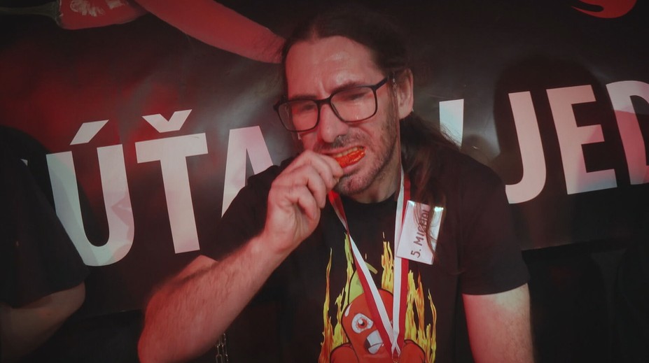 Potoky slz a litry vypitého mléka. Na Slovensku soutěžili v pojídání chilli