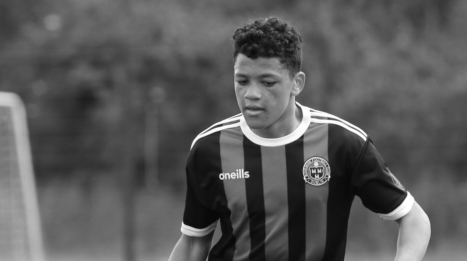 Fotbalistu Bohemians pobodali při konfliktu o kolo, v nemocnici zemřel