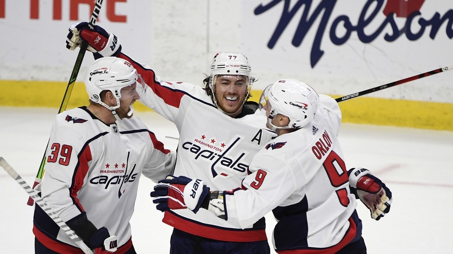 Oshie sestřelil Ottawu hattrickem, Tampa padla na ledě rozjetého Buffala