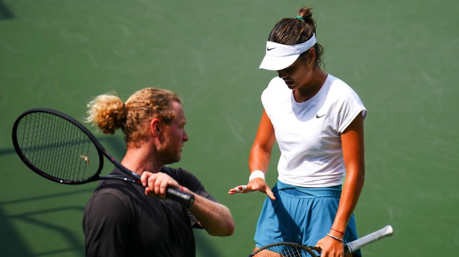 Slzy v očích Raducanuové. Tenistku trápí před US Open nepříjemné zranění