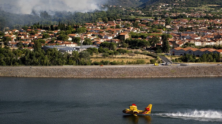 Turisté se v noci museli evakuovat. Lesní požáry se dostaly až k hotelům