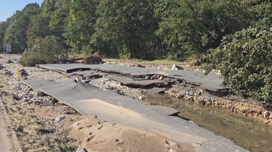 PŘEHLED: Tudy neprojedete. Velká voda strhla na řadě míst silnice i mosty