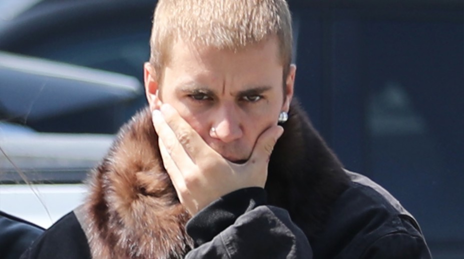 Justin Bieber si stěžoval na tlačítko v telefonu. Apple to vyřešil