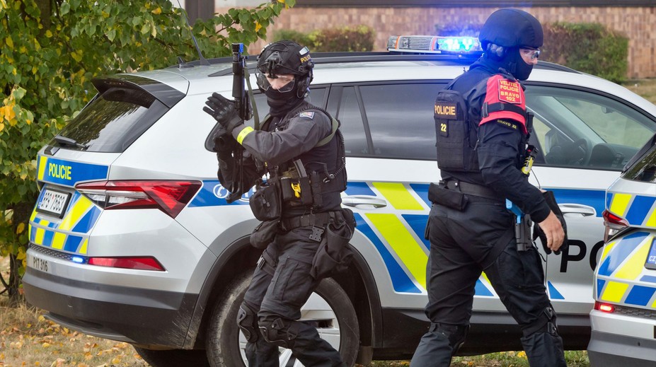 Zásahovka v centru Havířova. Policie musela evakuovat okolí, svědci hlásí
střelbu