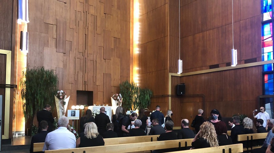 Blízcí se loučili s obětmi požáru. Slzy tekly i za nenarozenou Isabelku