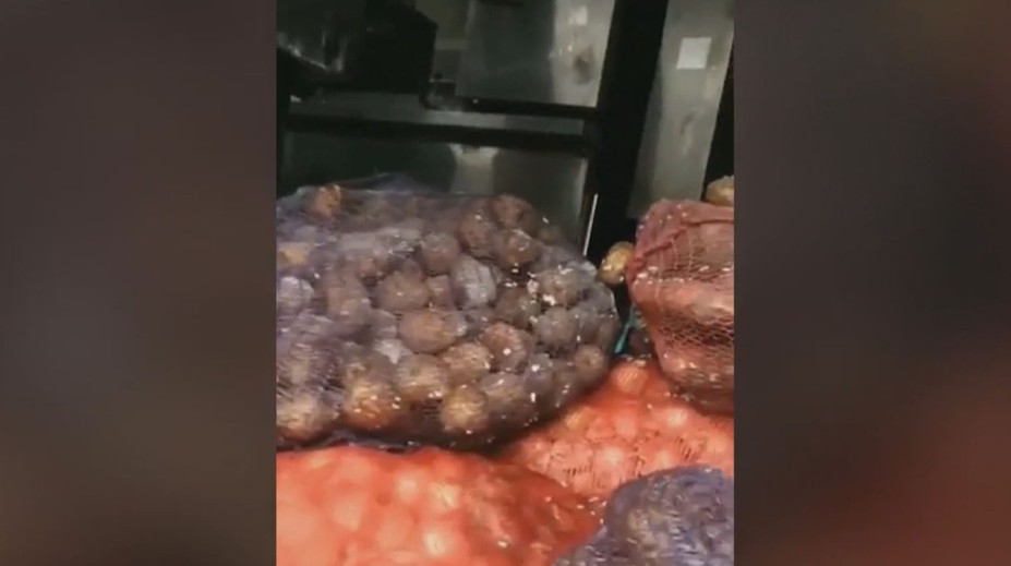 Čím krmí hladové ruské vojáky? Tuhle hrůzu našli Ukrajinci v jejich polní kuchyni