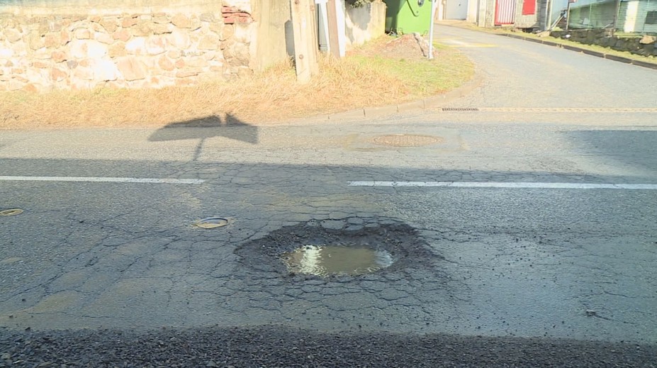 Silnice v Česku jsou plné děr. Když si zničíte auto, máte nárok na odškodnění