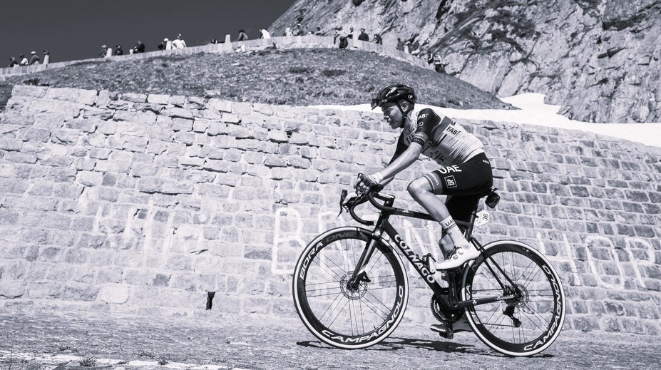 Cyklistický svět zasáhla tragédie. Pogačarův bývalý kolega zemřel po vážné infekci