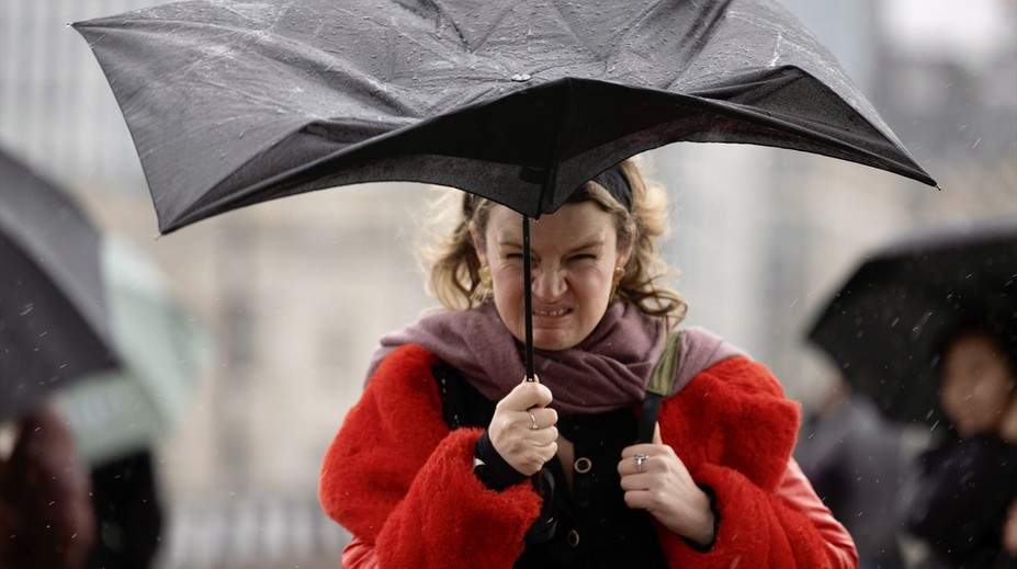 Na Evropu se řítí vichr a sníh, hrozí i bouřky. Do úderu zbývají už jen hodiny