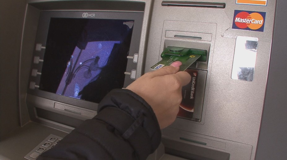 Muž měl najít peněženku a začít používat platební kartu. Teď mu hrozí vězení